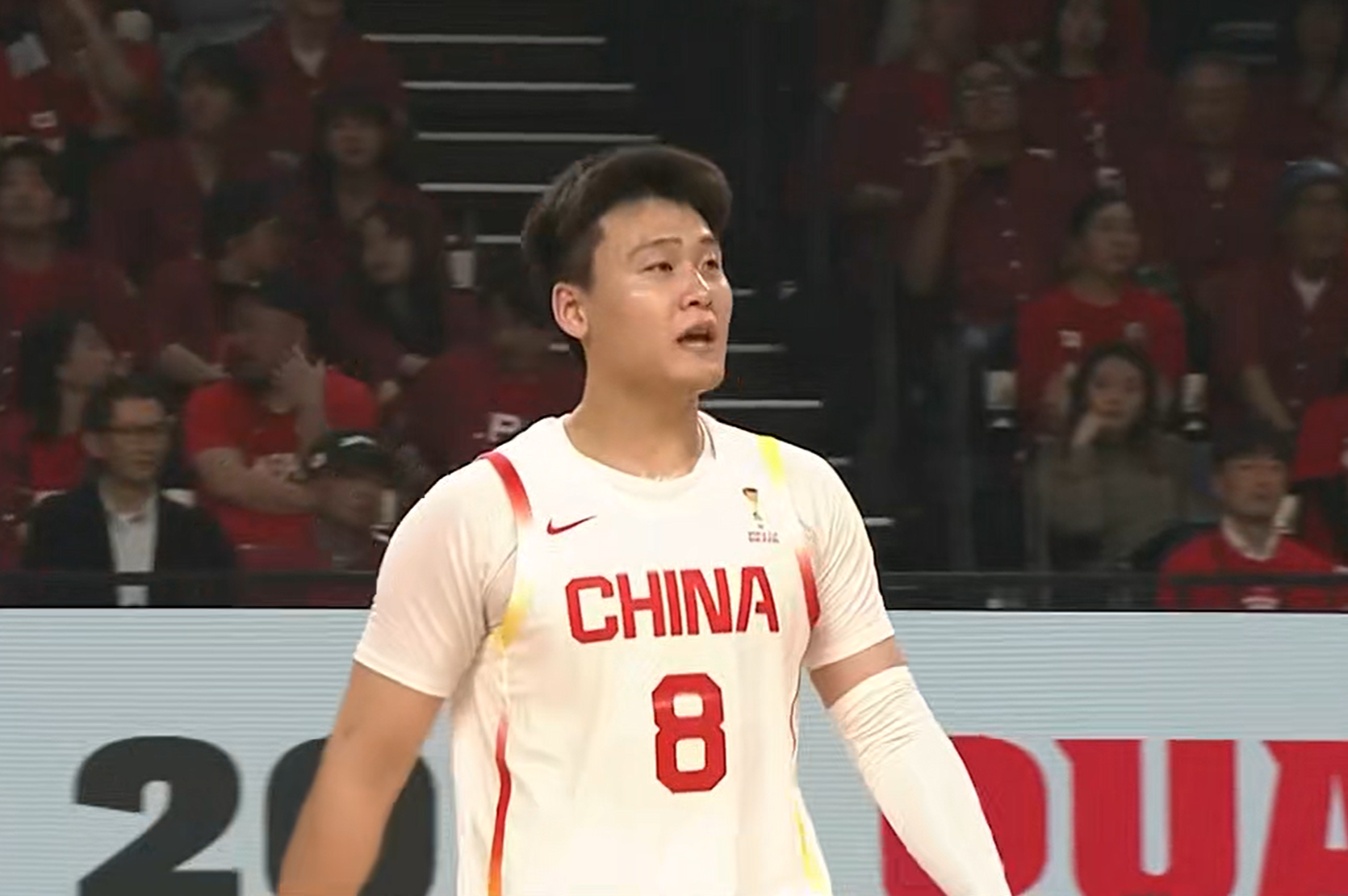 乐鱼体育app下载-13中2!男篮赢球,他却开心不起来 球迷:拖了球队的后腿